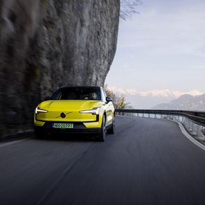 Volvo EX30 Moss Yellow